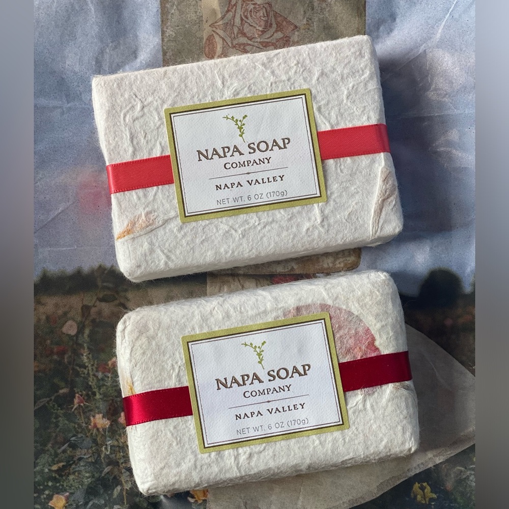 TWO BARS OF red wine and Rosé soap / NAPA SOAP COMPANY